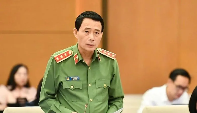 Thứ trưởng Bộ Công an Lê Quốc Hùng báo cáo về dự thảo Luật Bảo vệ dữ liệu cá nhân