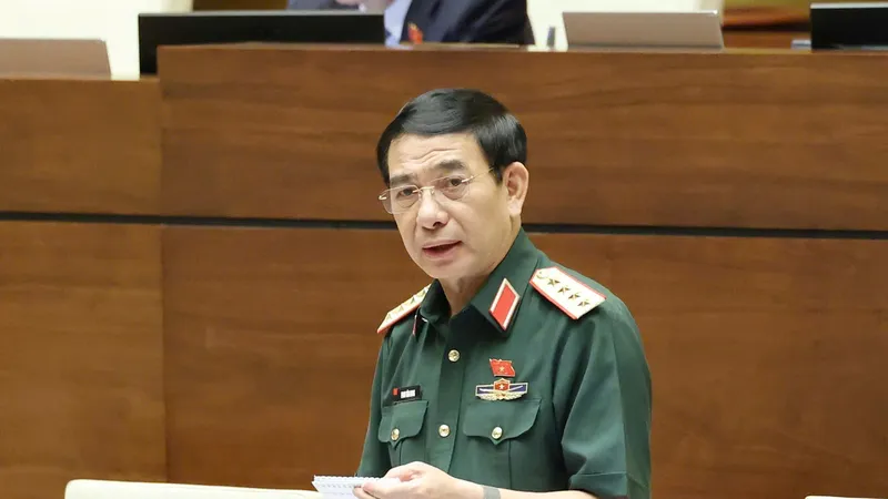 Bộ trưởng Bộ Quốc phòng Phan Văn Giang phát biểu tại phiên họp. Ảnh: QUANG PHÚC