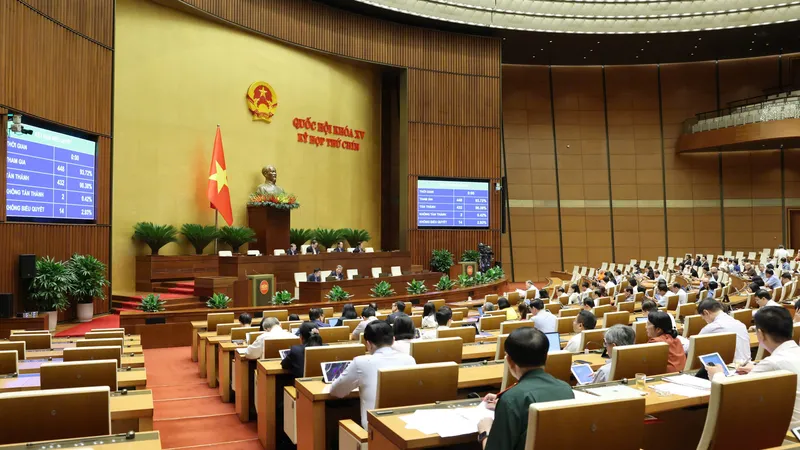 Quốc hội biểu quyết thông qua Luật sửa đổi, bổ sung một số điều của Luật Tiêu chuẩn và quy chuẩn kỹ thuật. Ảnh: QUANG PHÚC 