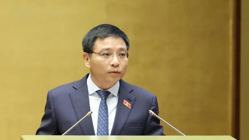 Bộ trưởng Bộ Tài chính Nguyễn Văn Thắng báo cáo tại phiên họp sáng 25-6. Ảnh: QUANG PHÚC