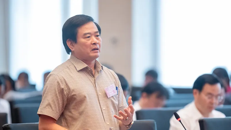 TS Nguyễn Đình Quyền, nguyên Phó Chủ nhiệm Ủy ban Tư pháp của Quốc hội, phát biểu tại diễn đàn. Ảnh: PHẠM THẮNG
