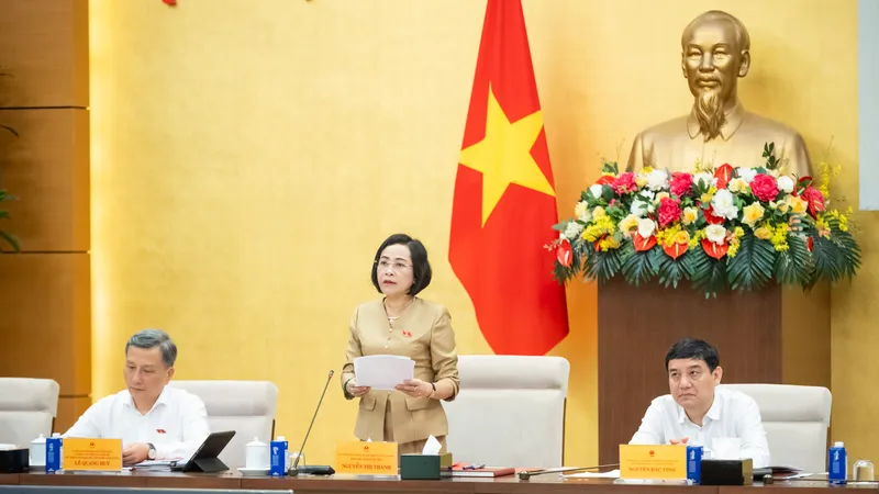 Phó Chủ tịch Quốc hội Nguyễn Thị Thanh phát biểu tại phiên giải trình sáng 21-8. Ảnh: PHẠM THẮNG