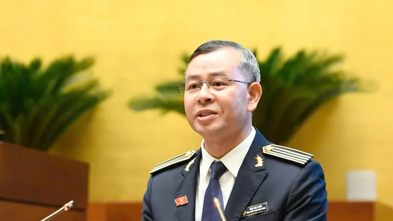 Tổng Kiểm toán Nhà nước Ngô Văn Tuấn trình bày báo cáo tại phiên họp chiều 20-10 của Quốc hội. Ảnh: QUANG PHÚC