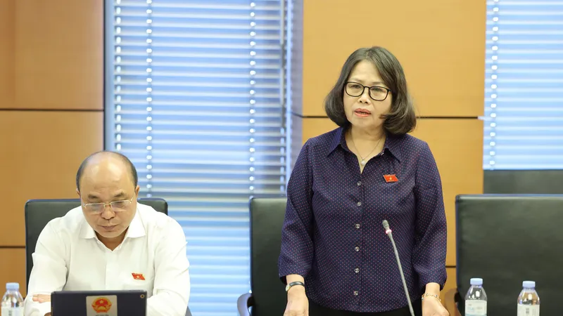 ĐB Nguyễn Thị Yến (TPHCM) phát biểu. Ảnh: QUANG PHÚC