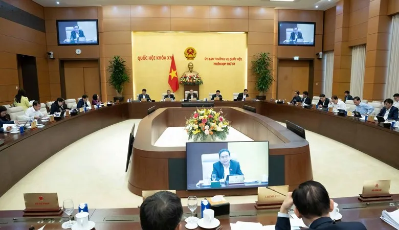 Quang cảnh phiên họp Ủy ban Thường vụ Quốc hội chiều 6-11