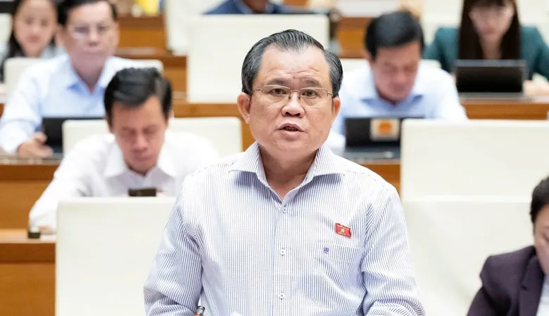 ĐB Nguyễn Tâm Hùng (TPHCM) thảo luận về dự án Luật Thi hành tạm giữ, tạm giam và cấm đi khỏi nơi cư trú