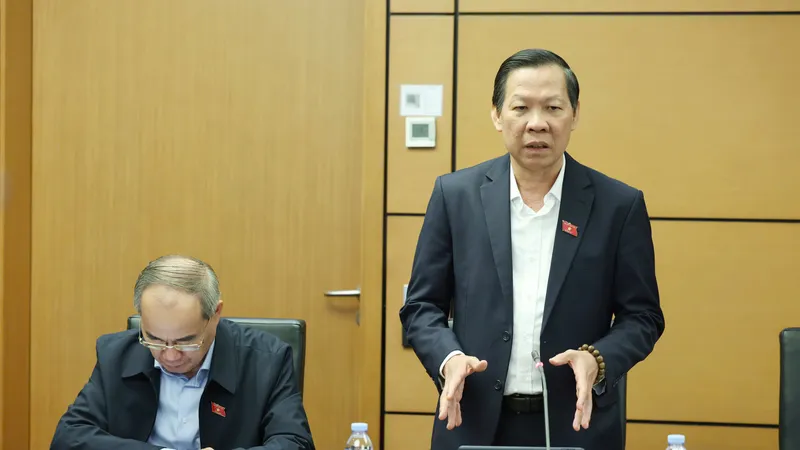 Chủ nhiệm Ủy ban Kinh tế và Tài chính Phan Văn Mãi phát biểu tại phiên họp tổ TPHCM. Ảnh: QUANG PHÚC