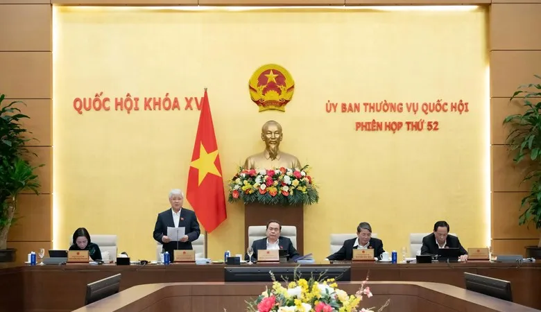 Phó Chủ tịch Thường trực Quốc hội Đỗ Văn Chiến điều hành phiên họp 