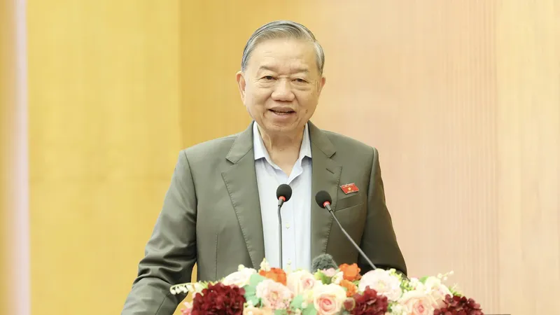 Tổng Bí thư Tô Lâm phát biểu tại hội nghị tiếp xúc cử tri sáng 15-12. Ảnh: VIẾT CHUNG 