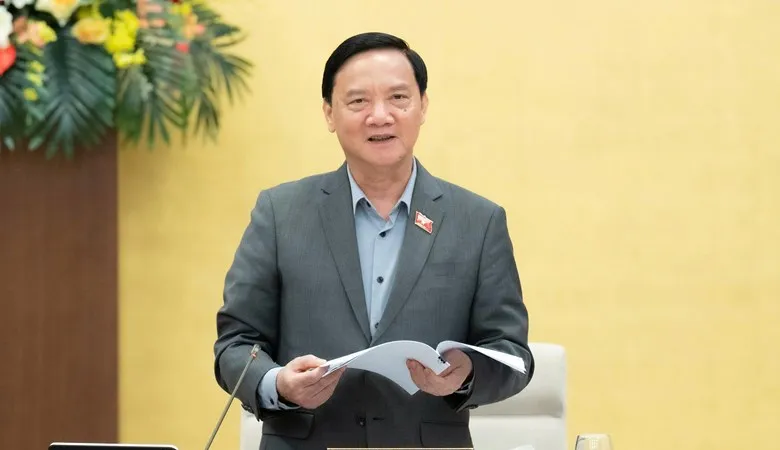Phó Chủ tịch Quốc hội Nguyễn Khắc Định phát biểu tại phiên họp của UBTVQH 