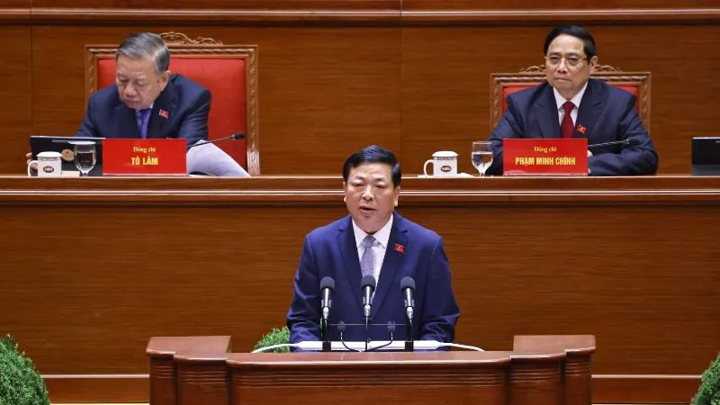 Bộ trưởng Bộ Xây dựng Trần Hồng Minh trình bày tham luận “Đột phá phát triển kết cấu hạ tầng trong bối cảnh mới”. Ảnh: QUANG PHÚC 