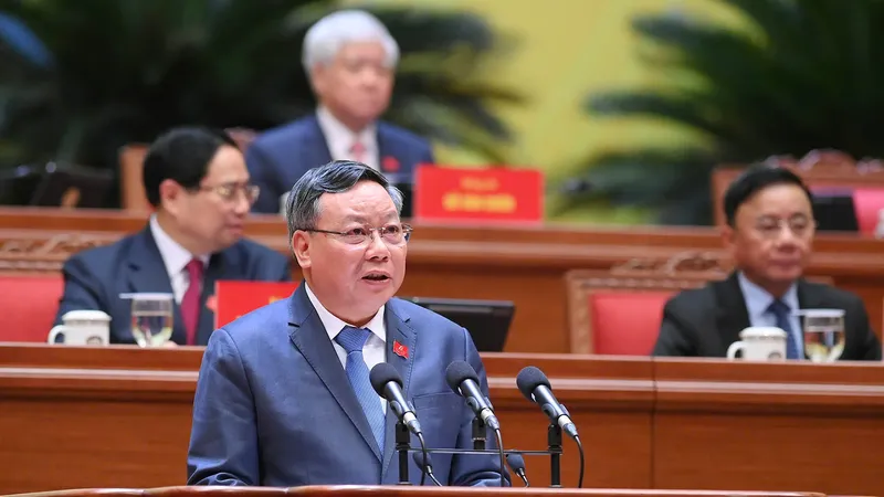 Phó Bí thư Thường trực Thành ủy Hà Nội Nguyễn Văn Phong trình bày tham luận tại đại hội. Ảnh: QUANG PHÚC 