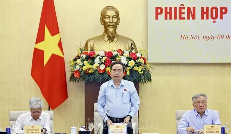 Chủ tịch Quốc hội Trần Thanh Mẫn, Chủ tịch Hội đồng Bầu cử quốc gia điều hành một phiên họp của hội đồng. Ảnh: TTXVN