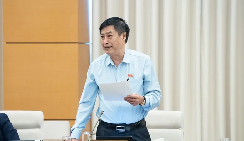Chủ nhiệm Ủy ban Công tác đại biểu Nguyễn Hữu Đông báo cáo về công tác chuẩn bị cho kỳ họp thứ nhất, Quốc hội khóa XVI