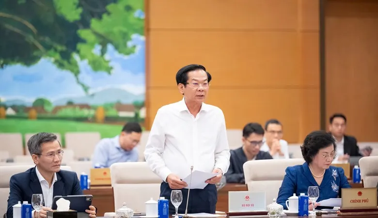 Bộ trưởng Bộ Nội vụ Đỗ Thanh Bình báo cáo về dự án Luật sửa đổi, bổ sung một số điều của Luật Thi đua, khen thưởng