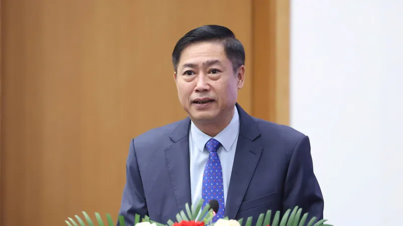 Chủ nhiệm Ủy ban Công tác đại biểu Nguyễn Hữu Đông, Ủy viên Hội đồng Bầu cử quốc gia báo cáo tại phiên họp. Ảnh: VIẾT CHUNG