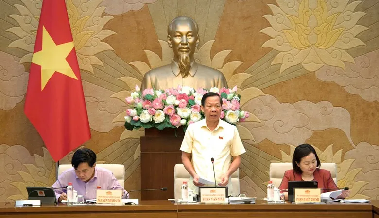 Chủ nhiệm Ủy ban Kinh tế và Tài chính chủ trì phiên họp