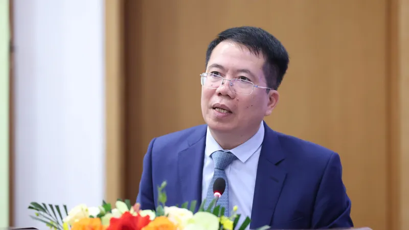 Phó Chủ nhiệm Văn phòng Quốc hội Nguyễn Văn Hiển thông tin về chương trình nghị sự Kỳ họp thứ nhất, Quốc hội khóa XVI. Ảnh: QUANG PHÚC