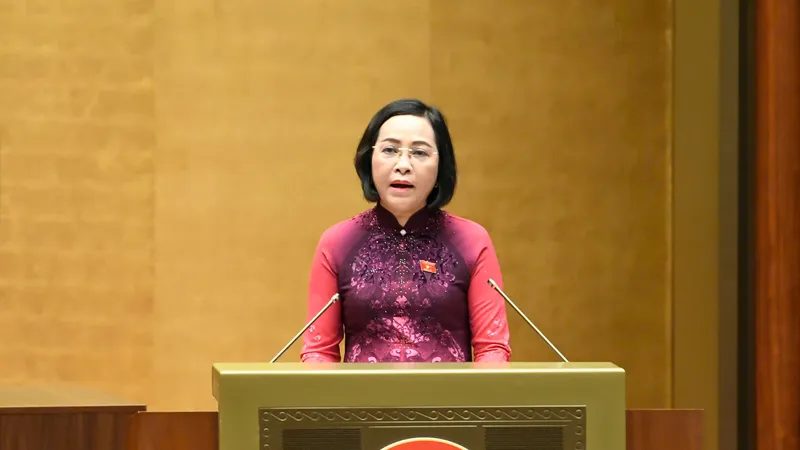 Phó Chủ tịch Quốc hội khóa XV Nguyễn Thị Thanh, Ủy viên Hội đồng Bầu cử quốc gia trình bày tóm tắt báo cáo tổng kết cuộc bầu cử. Ảnh: QUANG PHÚC