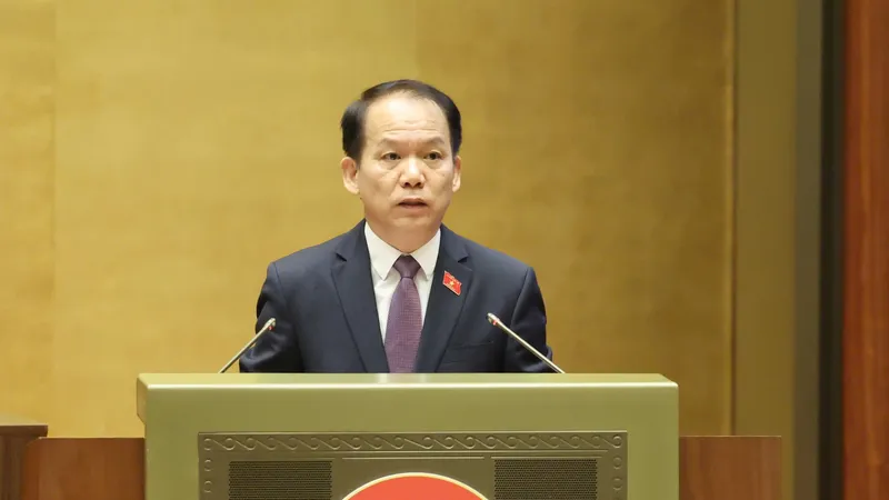 Bộ trưởng Bộ Tư pháp Hoàng Thanh Tùng phát biểu tiếp thu, giải trình về các dự thảo luật. Ảnh: QUANG PHÚC 