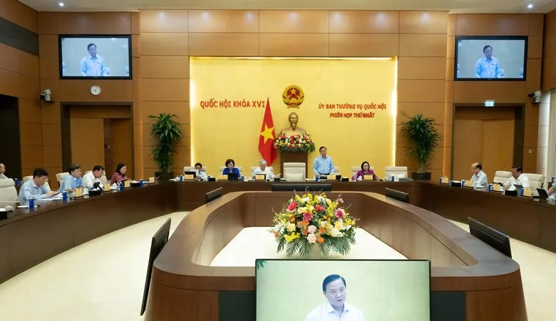 Quang cảnh một phiên họp của Ủy ban Thường vụ Quốc hội khóa XVI