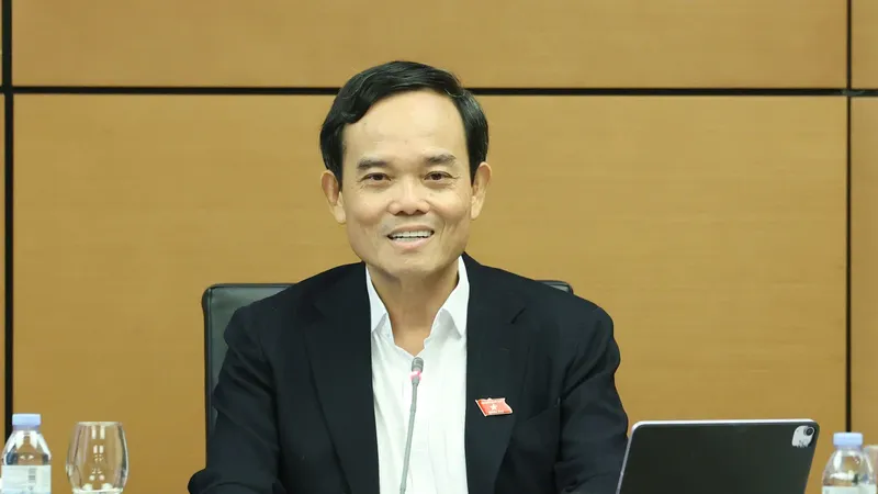 Bí thư Thành ủy TPHCM Trần Lưu Quang điều hành phiên họp tổ ĐB Quốc hội TPHCM sáng 20-4. Ảnh: QUANG PHÚC 