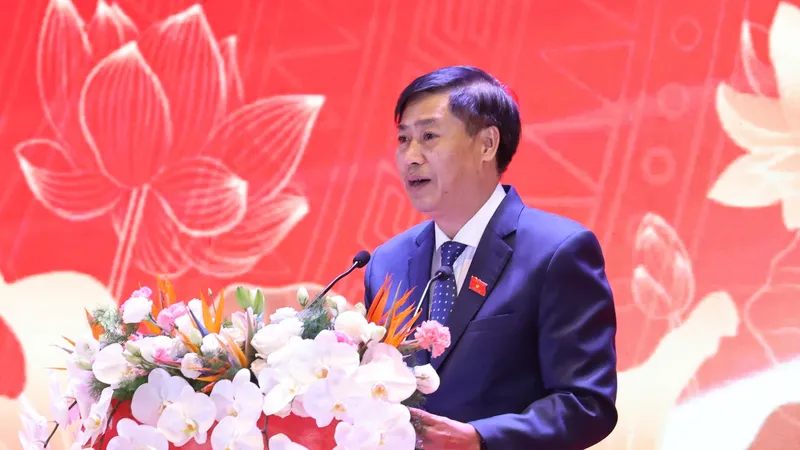 Chủ nhiệm Ủy ban Công tác đại biểu Nguyễn Hữu Đông trình bày Báo cáo tổng kết nhiệm kỳ 2021-2026. Ảnh: QUANG PHÚC 