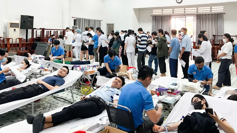 Y bác sĩ Bệnh viện Đa khoa Bình Dương hiến 310 đơn vị máu an toàn