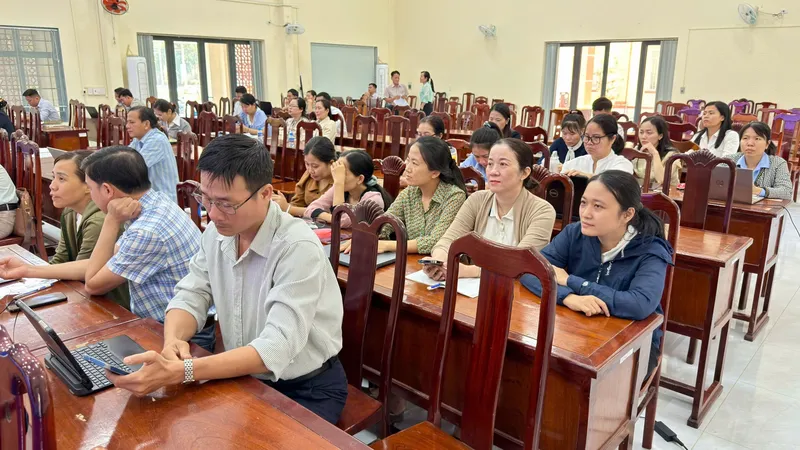 Xã Phước Thành: Tập huấn kỹ năng sử dụng trí tuệ nhân tạo (AI) cho cán bộ xã