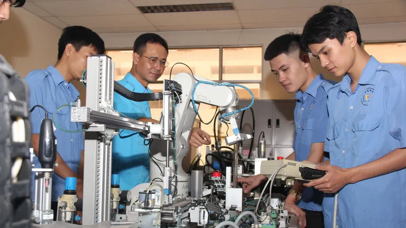 Phấn đấu tỷ lệ lao động có trình độ cao đẳng, đại học đạt ít nhất 20% trở lên
