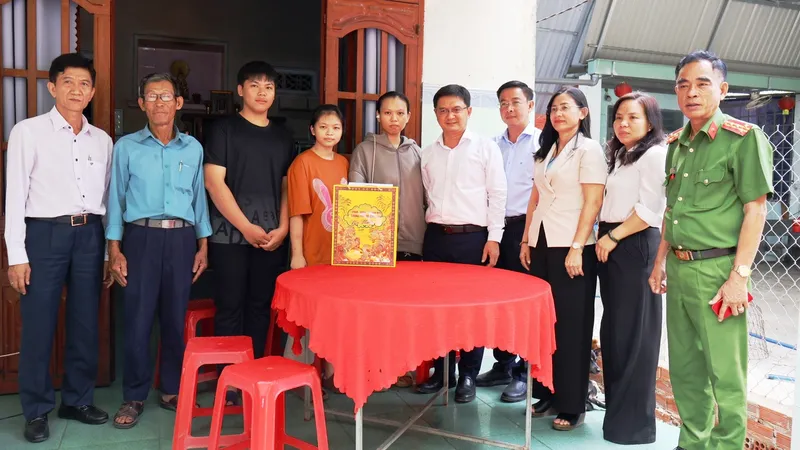 Lãnh đạo TPHCM thăm, tặng quà tết cho gia đình chính sách, người khó khăn ở các xã Phước Hòa, Phước Thành và Hồ Tràm