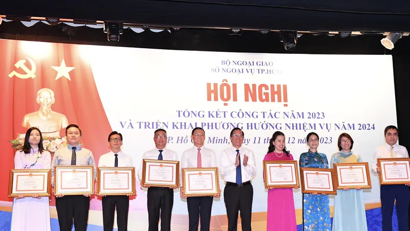 Ngoại giao kinh tế phải là trọng tâm
