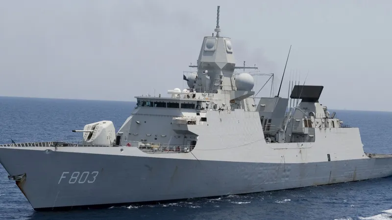 Tàu khu trục HNLMS Tromp. Ảnh: Seaforces.org