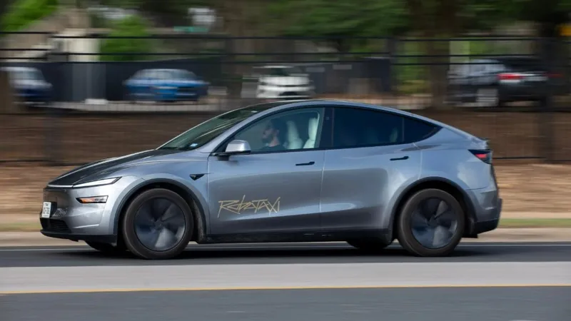 Tỷ phú Elon Musk và Tesla bị kiện