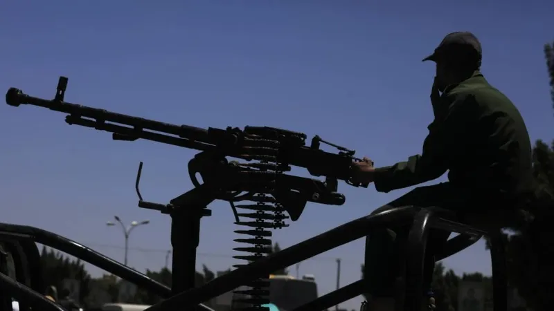 Houthi và Hezbollah tấn công Israel
