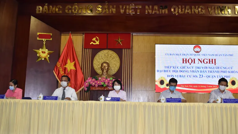 Các ứng cử viên HĐND TPHCM đơn vị bầu cử số 23 tiếp xúc cử tri quận Tân Phú