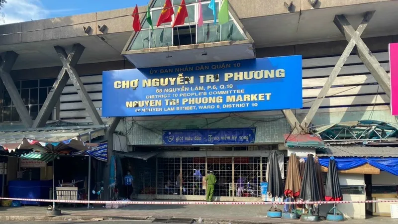 Chợ Nguyễn Tri Phương, quận 10 tạm thời phong tỏa do có ca mắc Covid-19