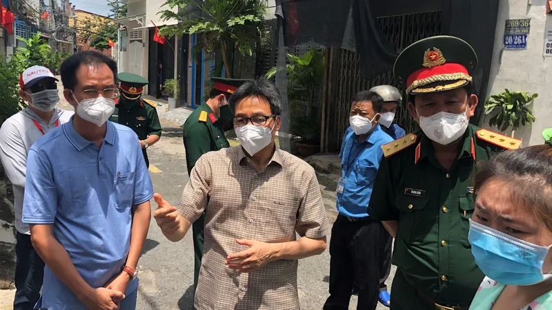 Phó Thủ tướng Vũ Đức Đam kiểm tra công tác phòng chống dịch Covid-19 ở quận Gò Vấp, TPHCM