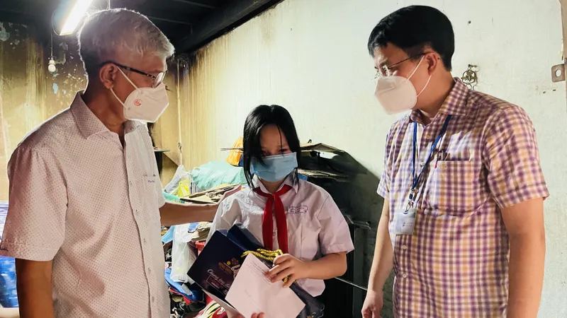 Lãnh đạo TPHCM thăm, trao quà Trung thu cho trẻ mồ côi vì Covid-19