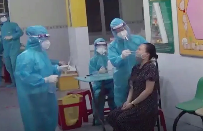 Xét nghiệm tầm soát SARS-CoV-2 cho người dân tại huyện Hóc Môn