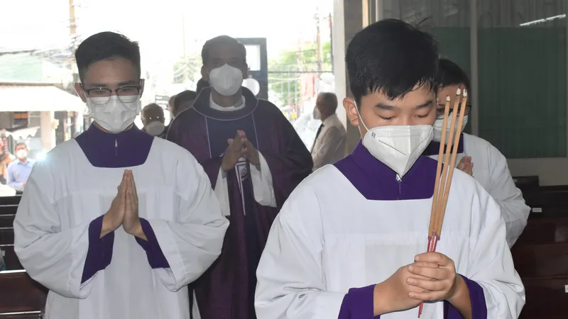 Cầu nguyện cho những người qua đời vì đại dịch Covid-19