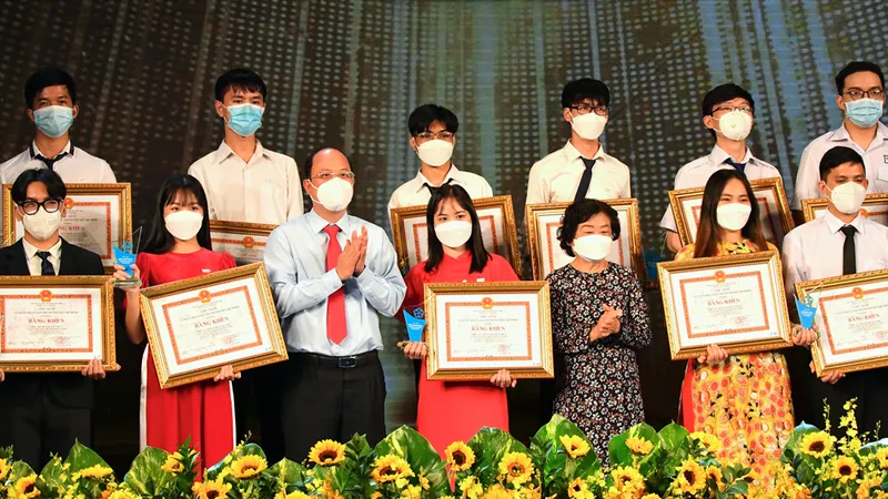 TPHCM tuyên dương 396 học sinh, sinh viên tiêu biểu
