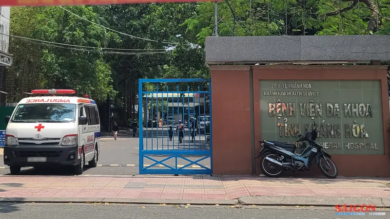 BVĐK Khánh Hòa lên tiếng vụ "không cho chuyển viện bằng xe bên ngoài"