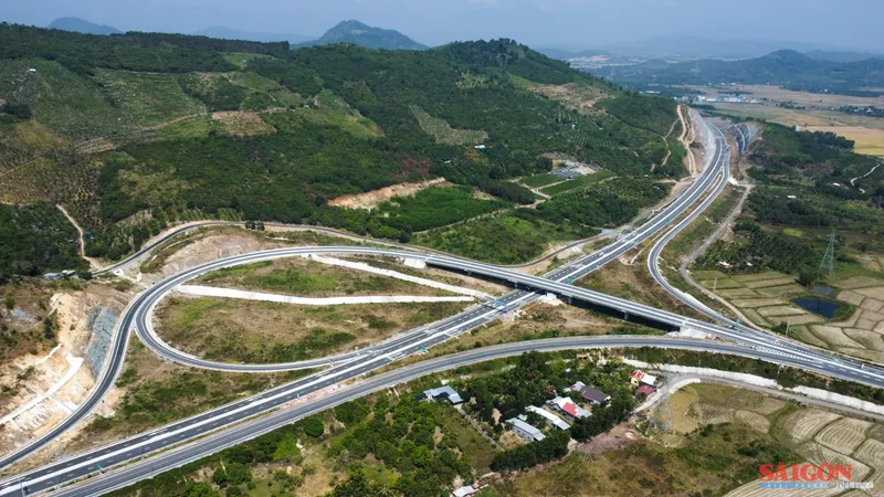 Toàn cảnh cao tốc Vân Phong - Nha Trang trước ngày thông xe