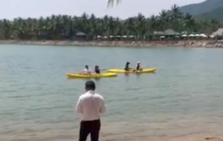 TP Nha Trang xác minh vụ du khách nước ngoài bị yêu cầu rời khỏi bãi biển
