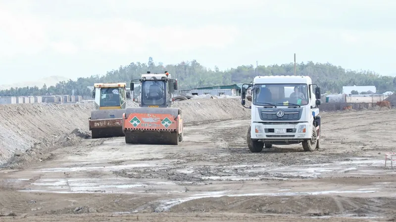 Đường ven biển trong Khu kinh tế Vân Phong có nguy cơ chậm tiến độ
