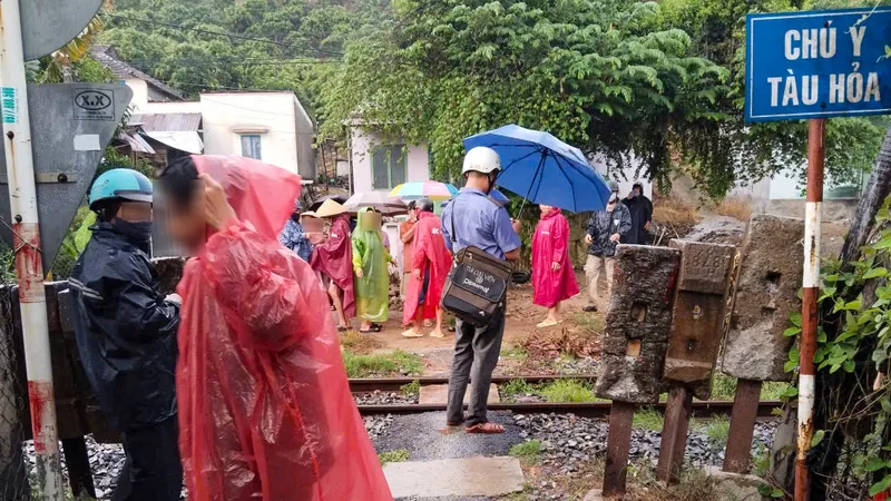 Hiện trường vụ tai nạn giao thông đường sắt tại lối đi tự mở trên địa bàn xã Suối Dầu, tỉnh Khánh Hòa khiến 1 người tử vong, tháng 5-2025. Ảnh: Đ.T
