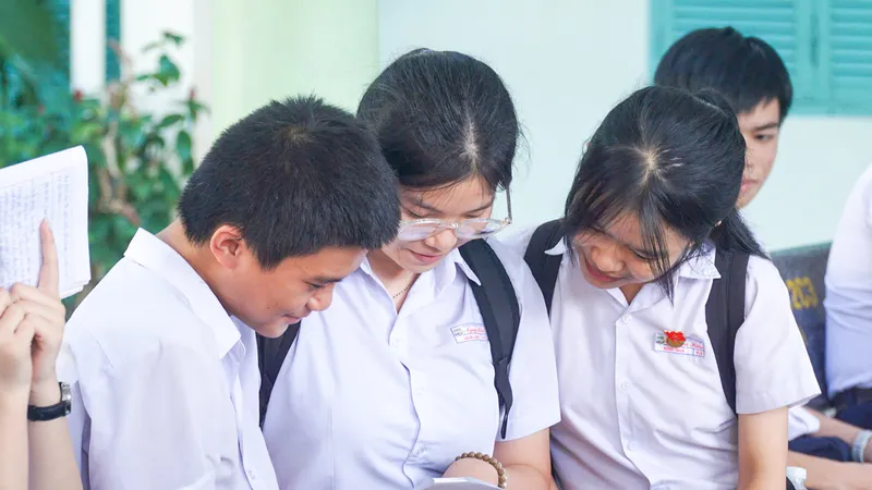Thí sinh dự kỳ thi tuyển sinh lớp 10 trên địa bàn tỉnh Khánh Hòa. Ảnh: HIẾU GIANG