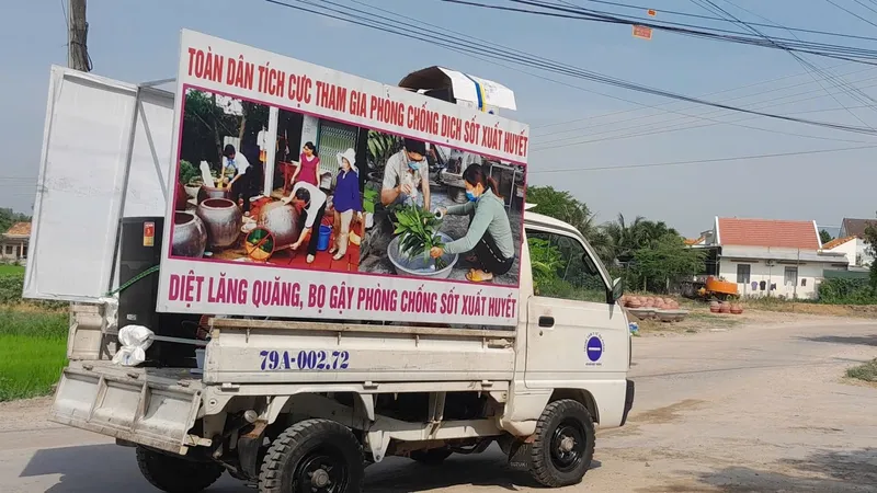 Xe truyền thông lưu động triển khai chiến dịch phòng chống sốt xuất huyết. Ảnh: CDC Khánh Hòa