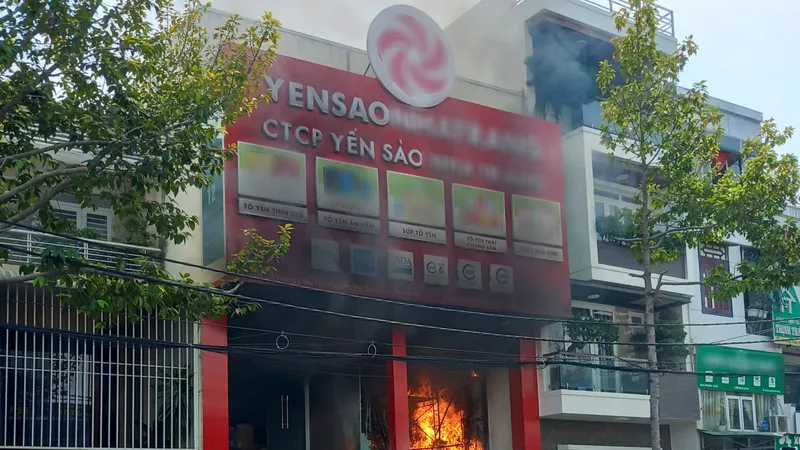 Cháy showroom bán yến sào ở Nha Trang